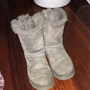 GOOD CONDITION BAILEY BUTTON UGGS